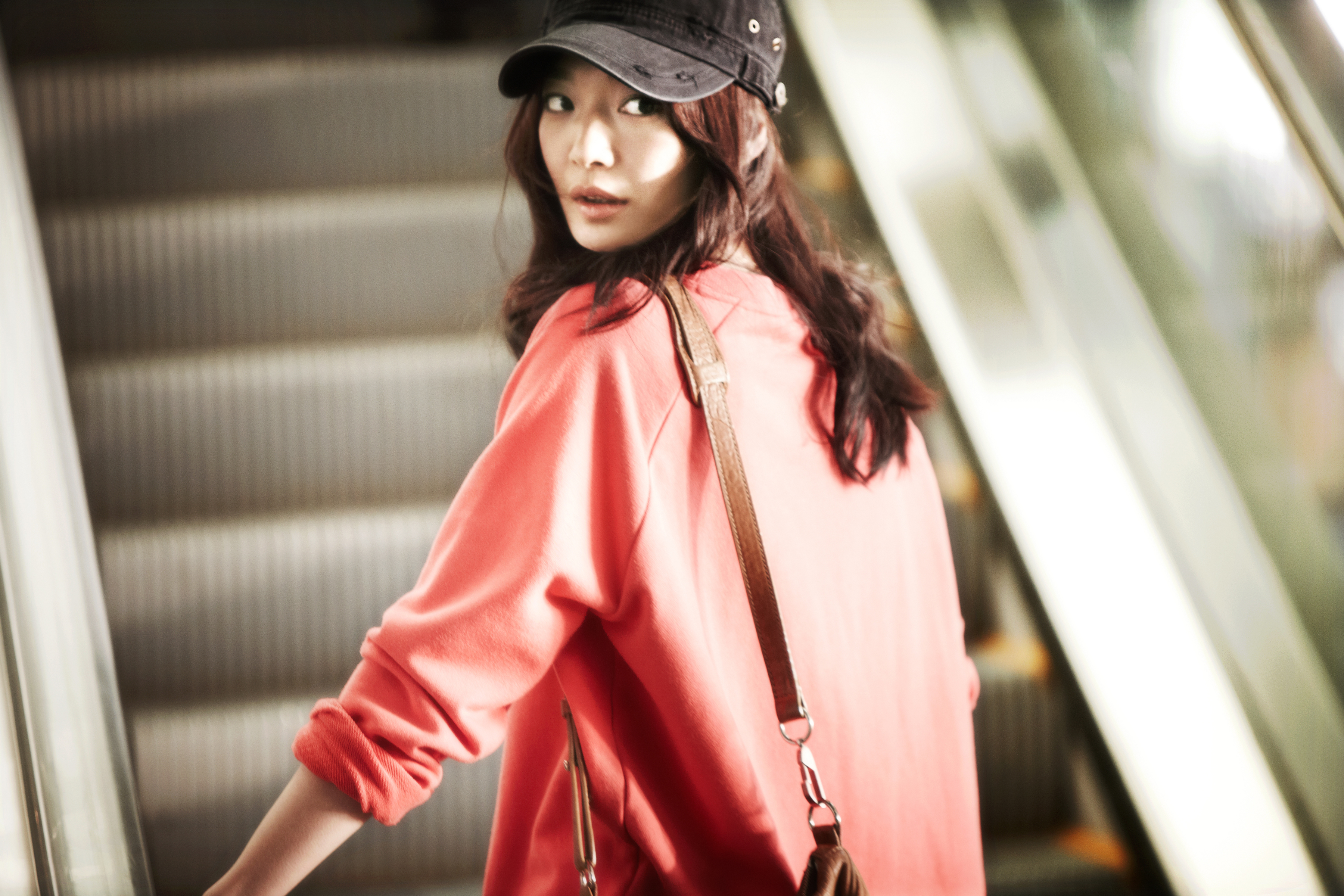 Shin Min Ah Official Website Photographs updated (2012-02-20) (Giordano). 